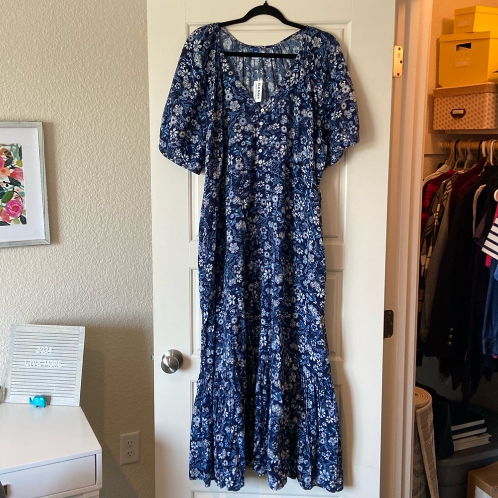 Beautiful blue dress- with pockets!